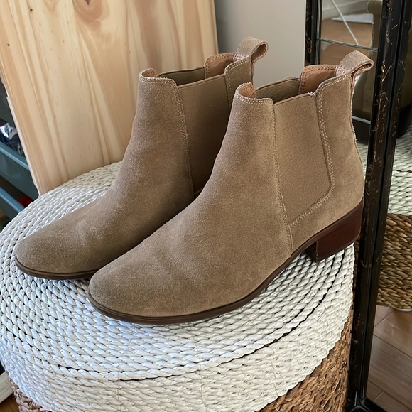 Steve Madden Dover Suede Ankle Bootie - 8.5 - Picture 2 of 6